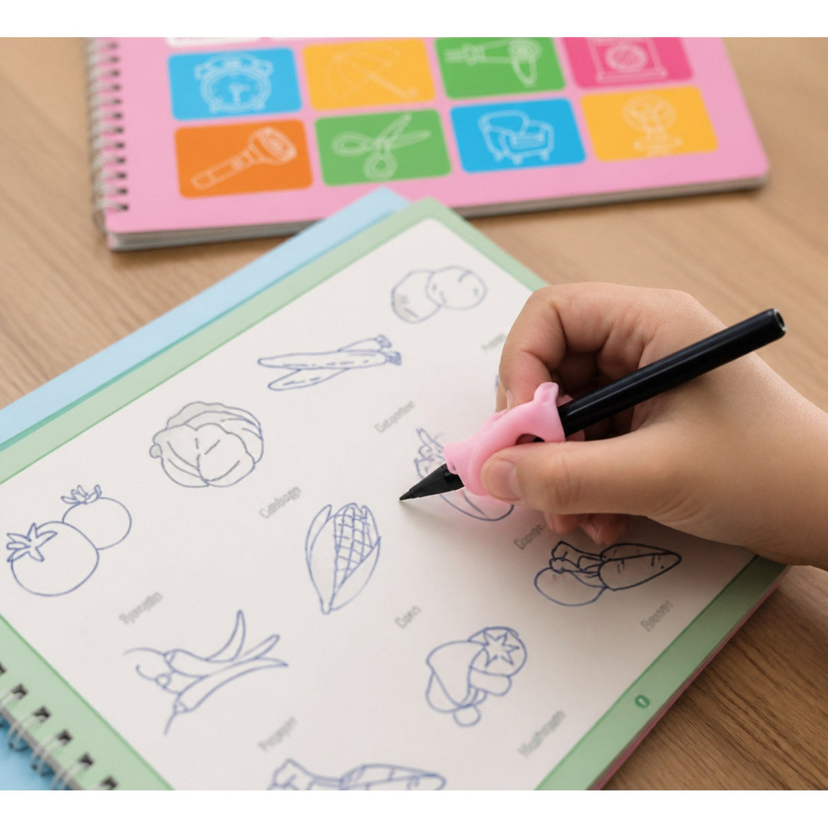 Combo Caligrafía + Dibujo — 4 cuadernos, 4 libros grandes y 2 bolígrafos